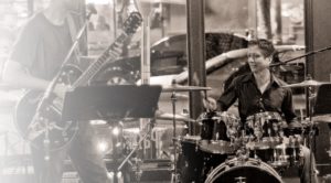 Robonzo & Redwood at the Coop b&w (fade)