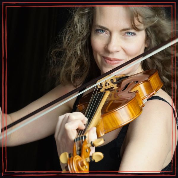 Jennifer Roig Francoli with violin smiling